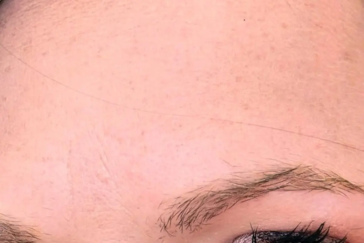 Regard après un rehaussement de cils